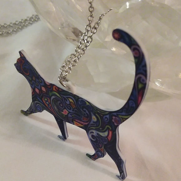 Bohemian acrylic walking cat necklace - Picture 4 of 4